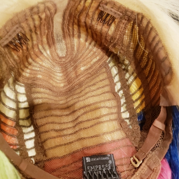 Lace wig - Picture 6 of 8